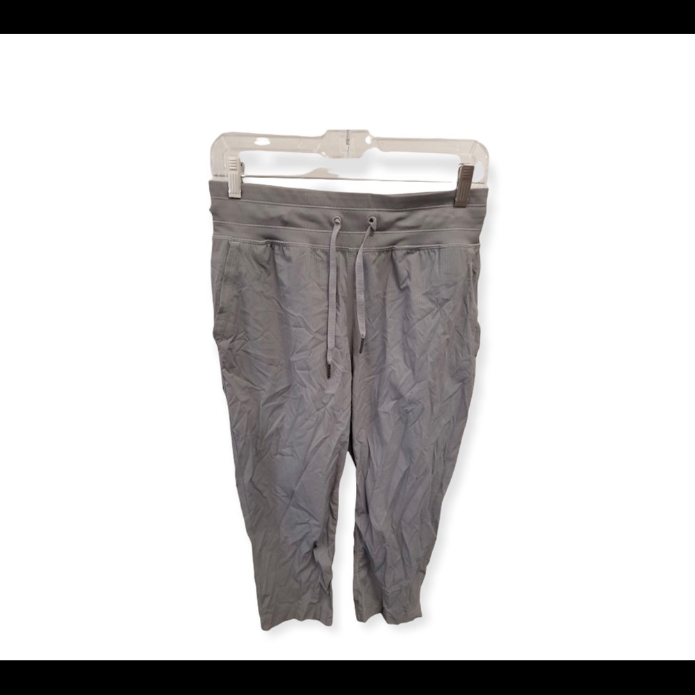 Lululemon Gray Athletic Capri (sz 6)